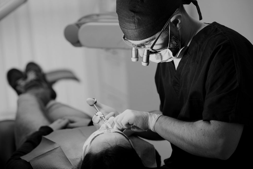 Equipamiento para cirugía oral